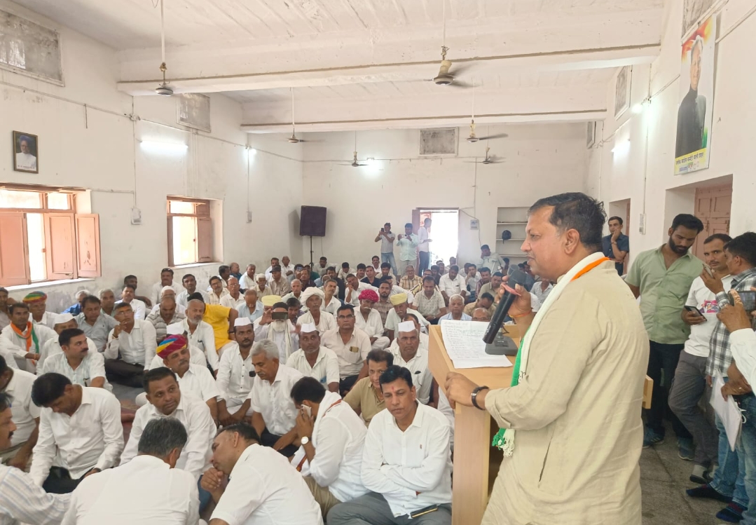 अखिल भारतीय कांग्रेस कमेटी के सचिव एवं राजस्थान सहप्रभारी रित्त्विक मकवाना के मुख्य आतिथ्य में एवं पाली जिला कांग्रेस कमेटी के जिलाध्यक्ष अजीज दर्द की अध्यक्षता में कांग्रेस भवन पाली में संगठनात्मक बैठक का आयोजन किया गया।