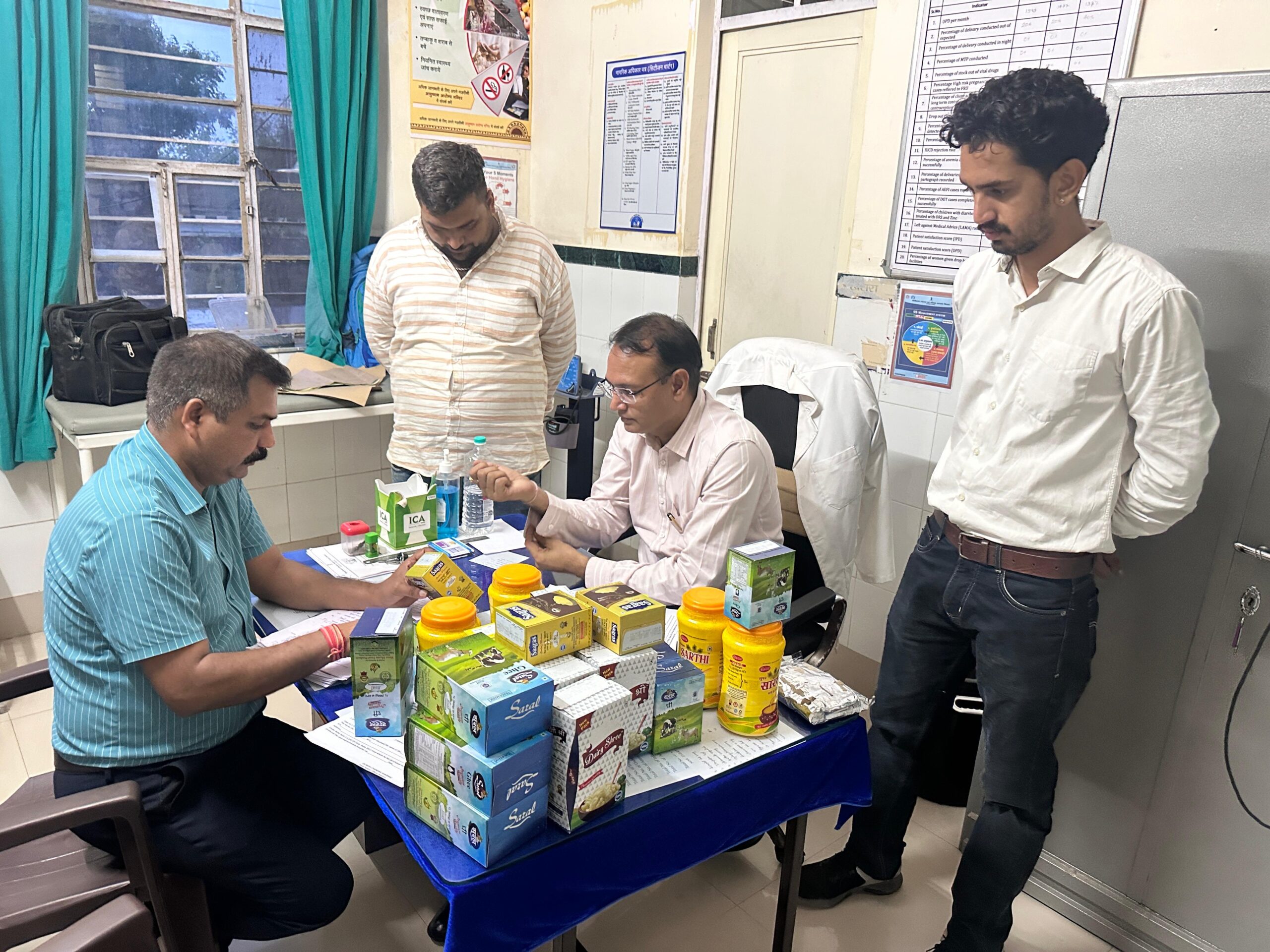 मिलावटी घी की सूचना पर देर रात दबिश देकर टेम्पो ट्रक से 1183 किलो घी व वेज फेट जब्त